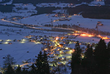 Das winterliche Hollersbach bei Nacht