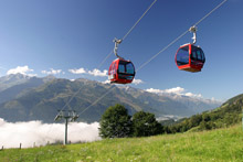 Die Panoramabahn befördert Sie auch im Sommer ins Wanderparadies der Kitzbühler Alpen